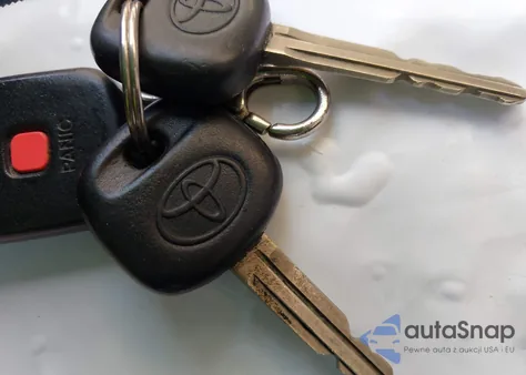 2001 Toyota Avalon Xls from USA, damaged, VIN 4T1BF28B21U160380